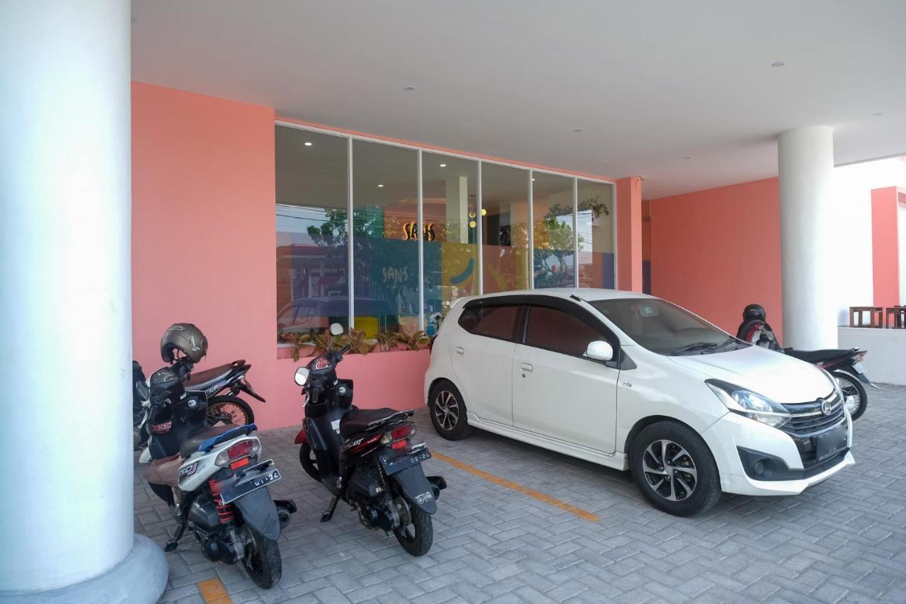 Sans Hotel Aurum Majapahit Semarang Exteriér fotografie